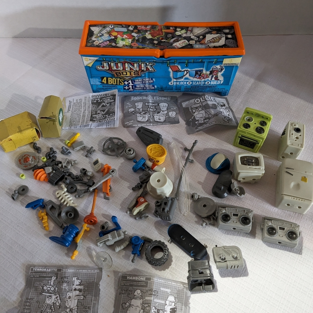 Hexbug Junk Bots dumpster construction kit age 3+